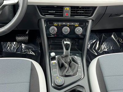 2025 Volkswagen Taos 1.5T S / One Owner / AWD /