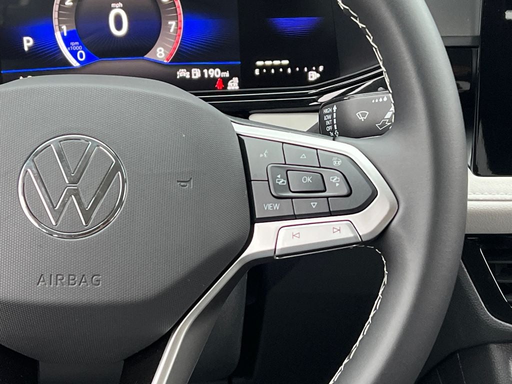 2025 Volkswagen Taos 1.5T S / One Owner / AWD /