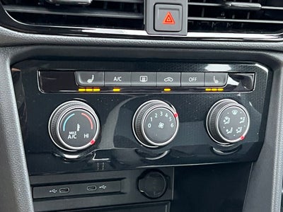 2025 Volkswagen Taos 1.5T S / One Owner / AWD /