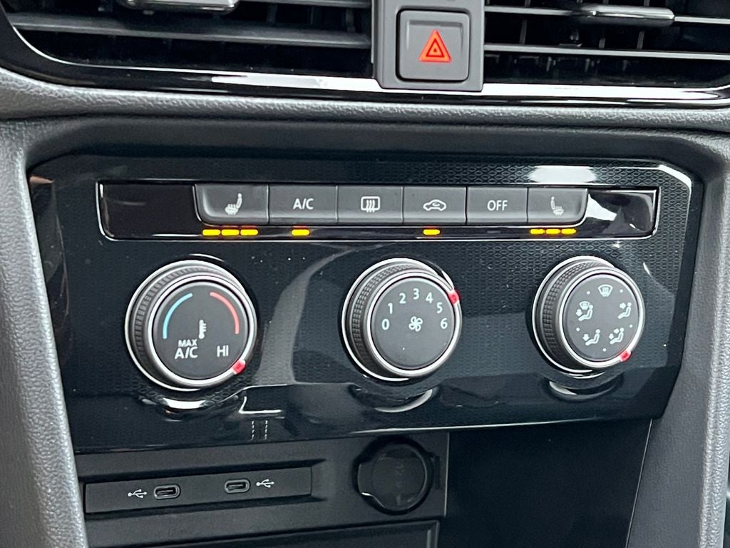 2025 Volkswagen Taos 1.5T S / One Owner / AWD /