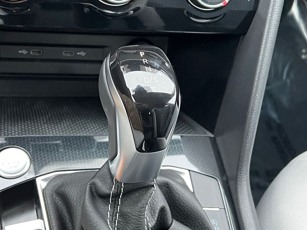 2025 Volkswagen Taos 1.5T S / One Owner / AWD /