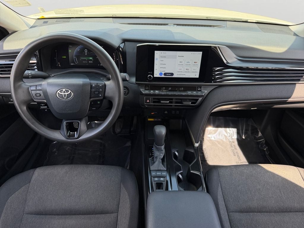2025 Toyota Camry LE / One Owner / Hybrid /