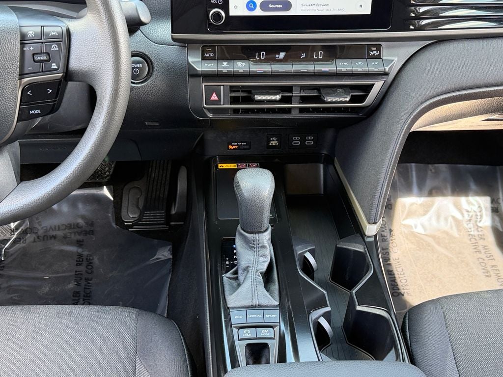 2025 Toyota Camry LE / One Owner / Hybrid /