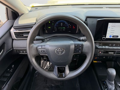 2025 Toyota Camry LE / One Owner / Hybrid /