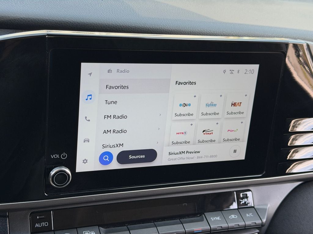 2025 Toyota Camry LE / One Owner / Hybrid /