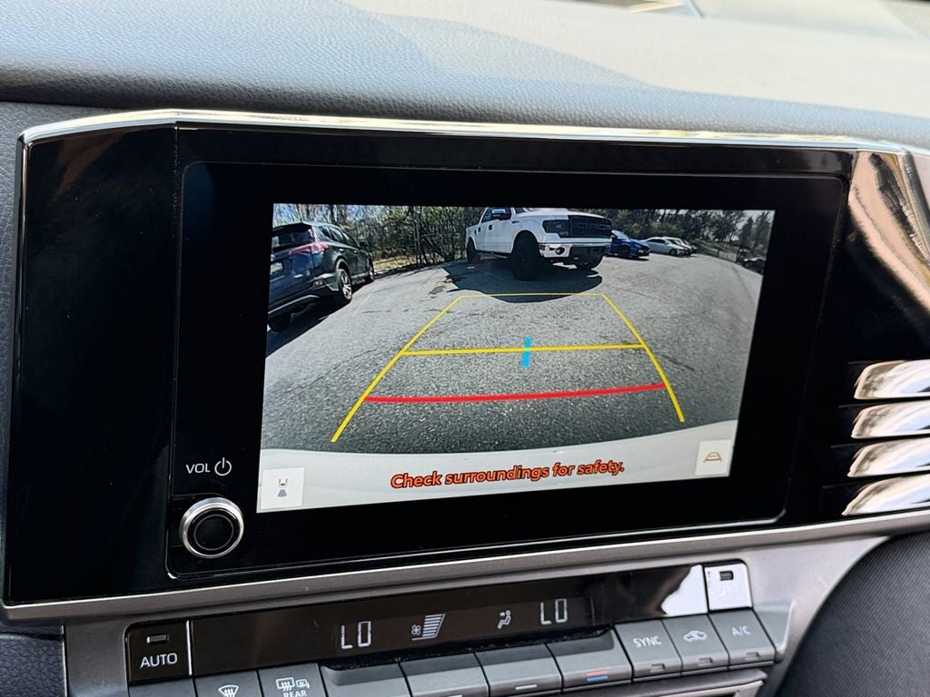 2025 Toyota Camry LE / One Owner / Hybrid /