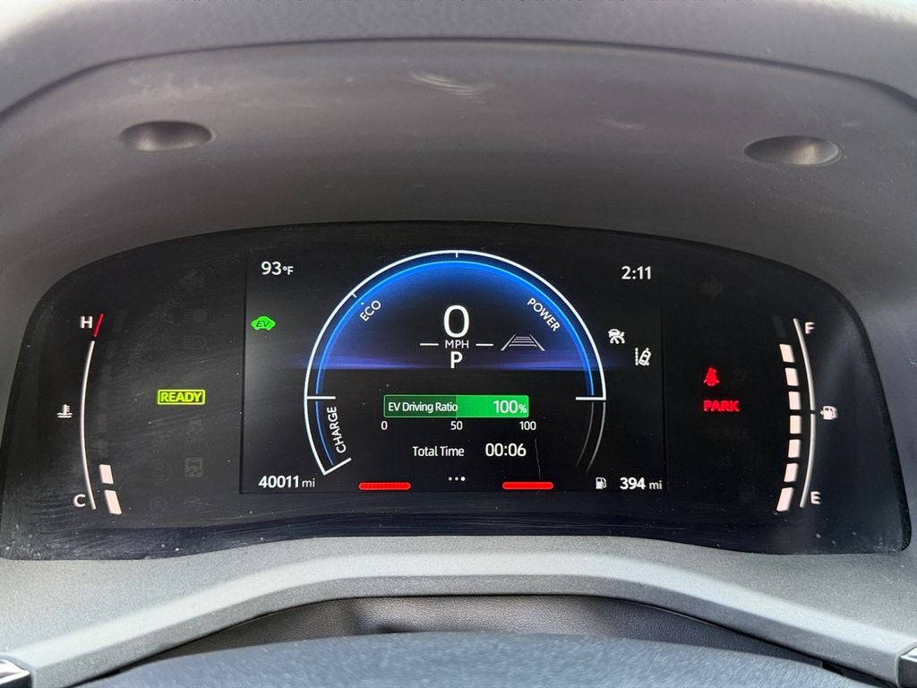 2025 Toyota Camry LE / One Owner / Hybrid /