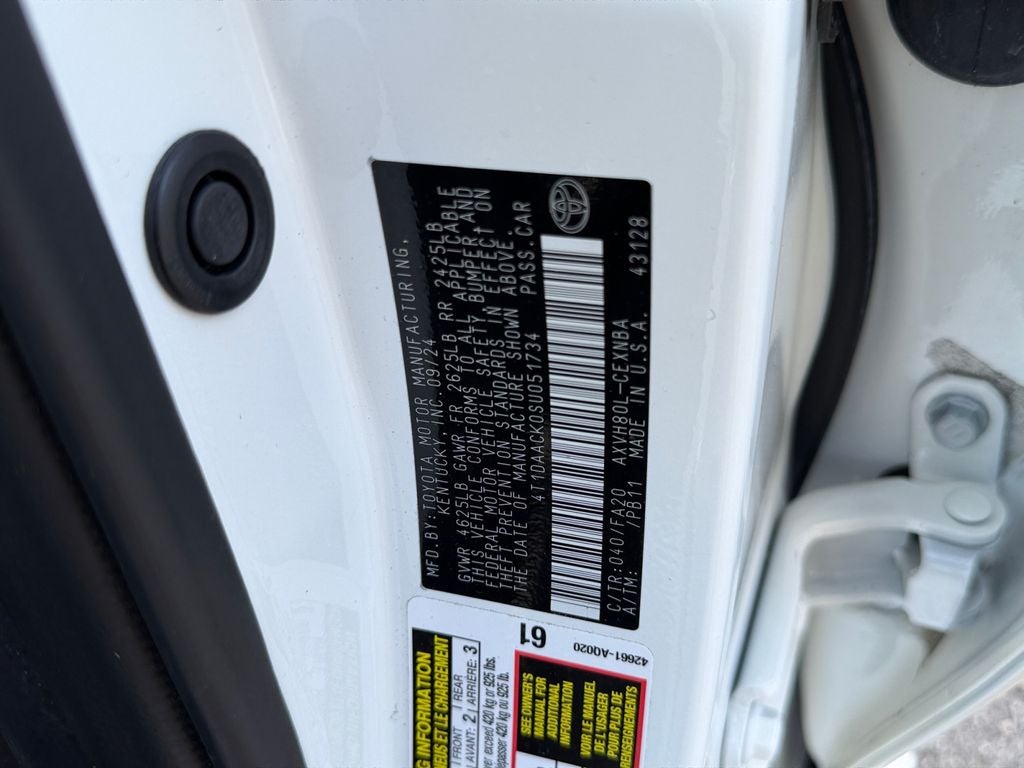 2025 Toyota Camry LE / One Owner / Hybrid /