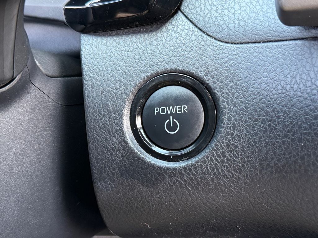 2025 Toyota Camry LE / One Owner / Hybrid /