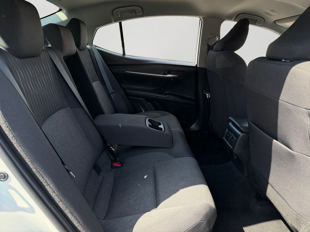 2025 Toyota Camry LE / One Owner / Hybrid /