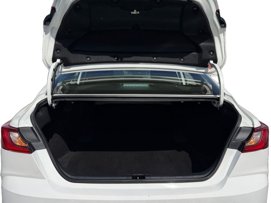 2025 Toyota Camry LE / One Owner / Hybrid /