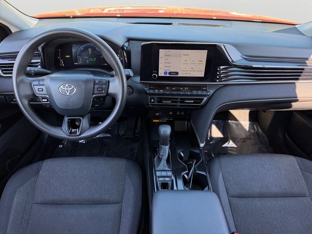 2025 Toyota Camry LE / One Owner / Hybrid /