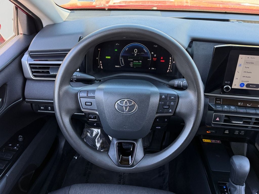 2025 Toyota Camry LE / One Owner / Hybrid /