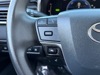 2025 Toyota Camry LE / One Owner / Hybrid /