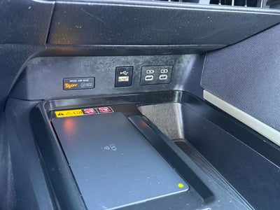 2025 Toyota Camry LE / One Owner / Hybrid /