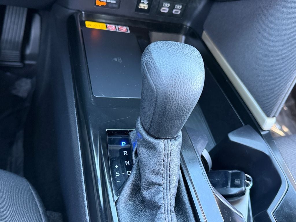 2025 Toyota Camry LE / One Owner / Hybrid /