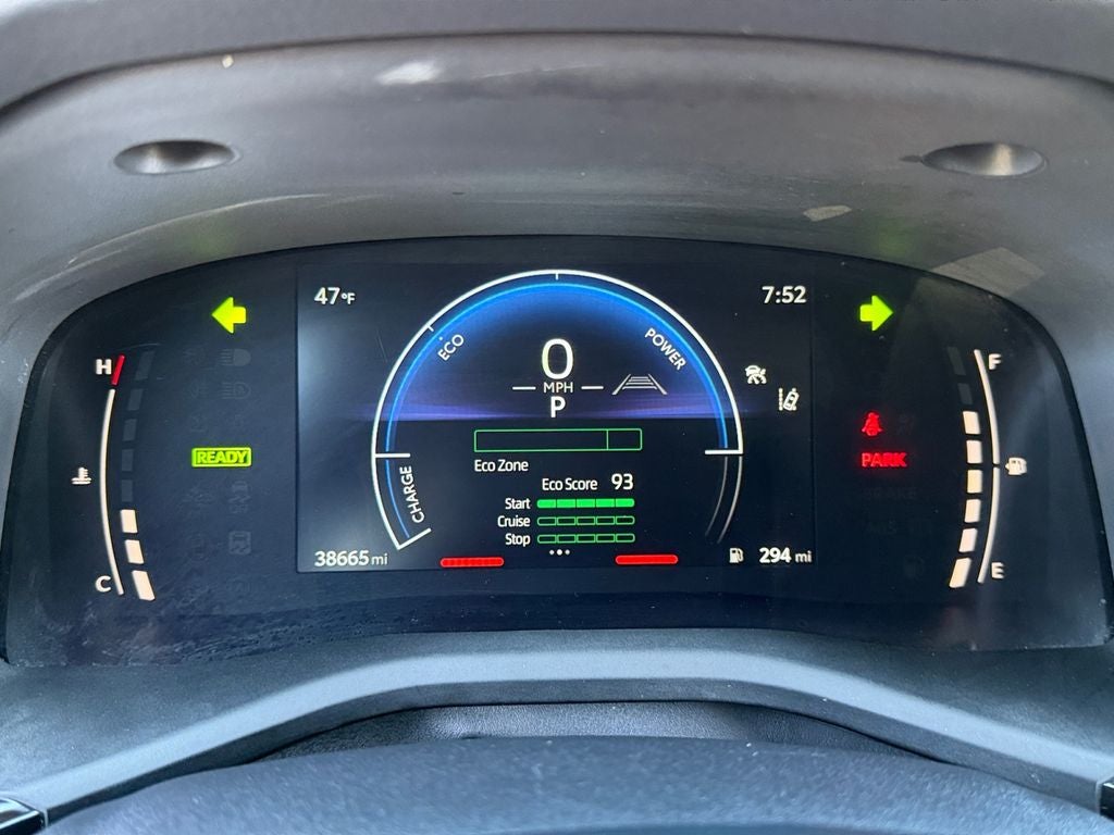 2025 Toyota Camry LE / One Owner / Hybrid /
