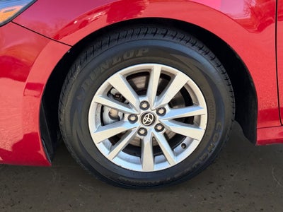 2025 Toyota Camry LE / One Owner / Hybrid /