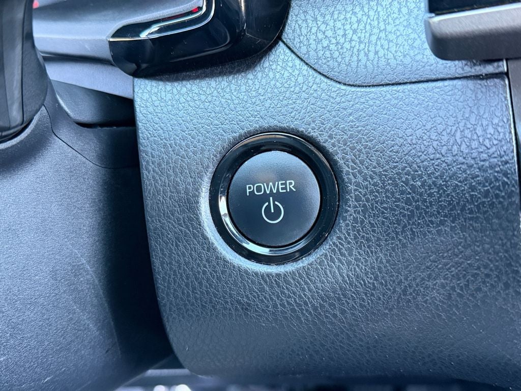 2025 Toyota Camry LE / One Owner / Hybrid /