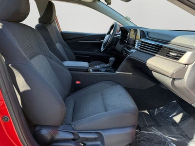 2025 Toyota Camry LE / One Owner / Hybrid /