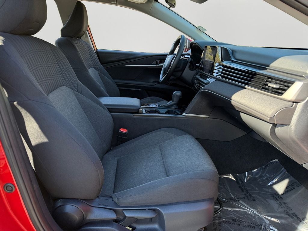 2025 Toyota Camry LE / One Owner / Hybrid /