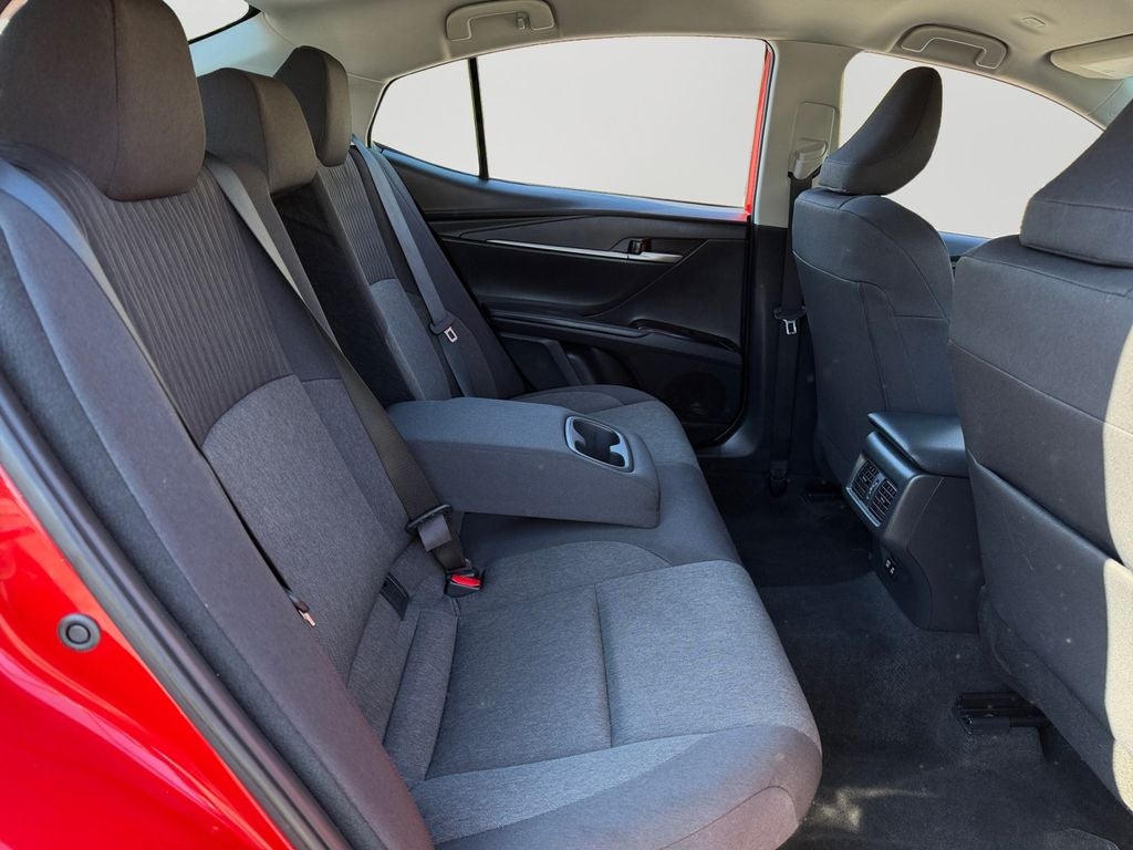 2025 Toyota Camry LE / One Owner / Hybrid /