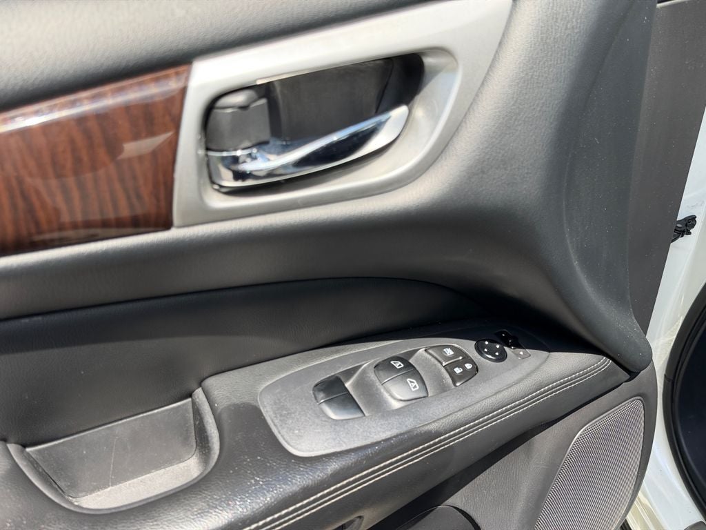 2016 Nissan Pathfinder Platinum / One Owner