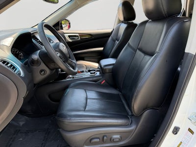 2016 Nissan Pathfinder Platinum / One Owner