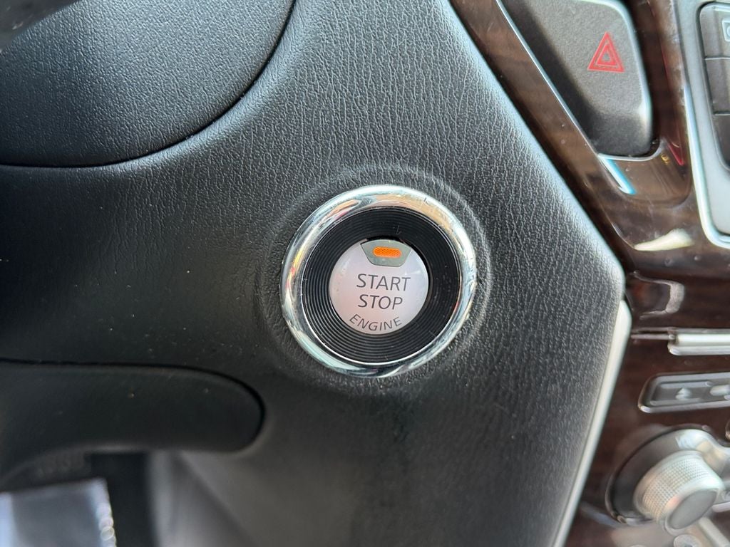 2016 Nissan Pathfinder Platinum / One Owner