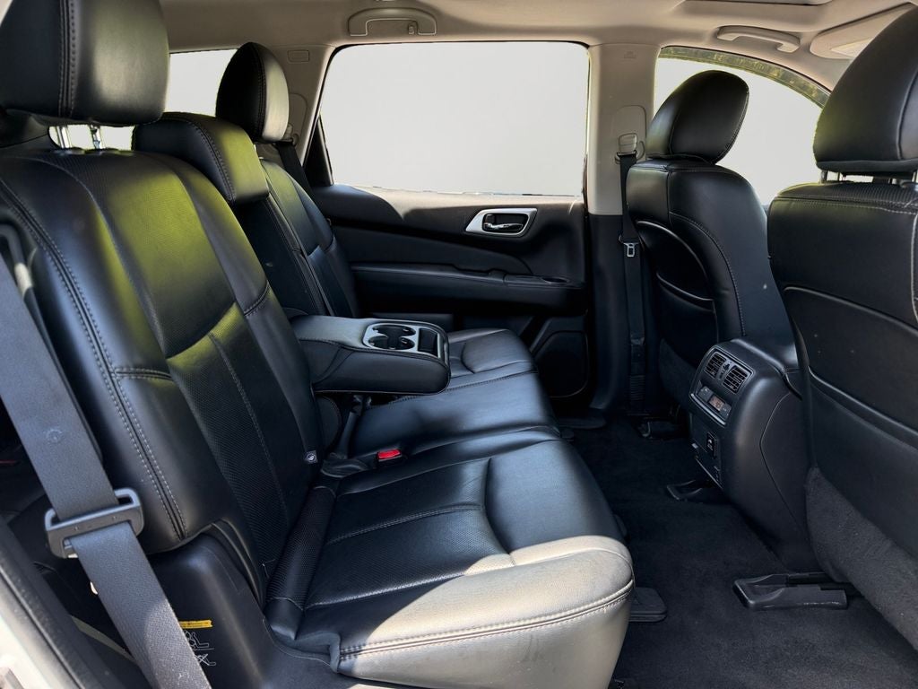 2016 Nissan Pathfinder Platinum / One Owner