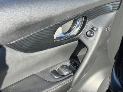 2017 Nissan Rogue SL / Premium Package / AWD