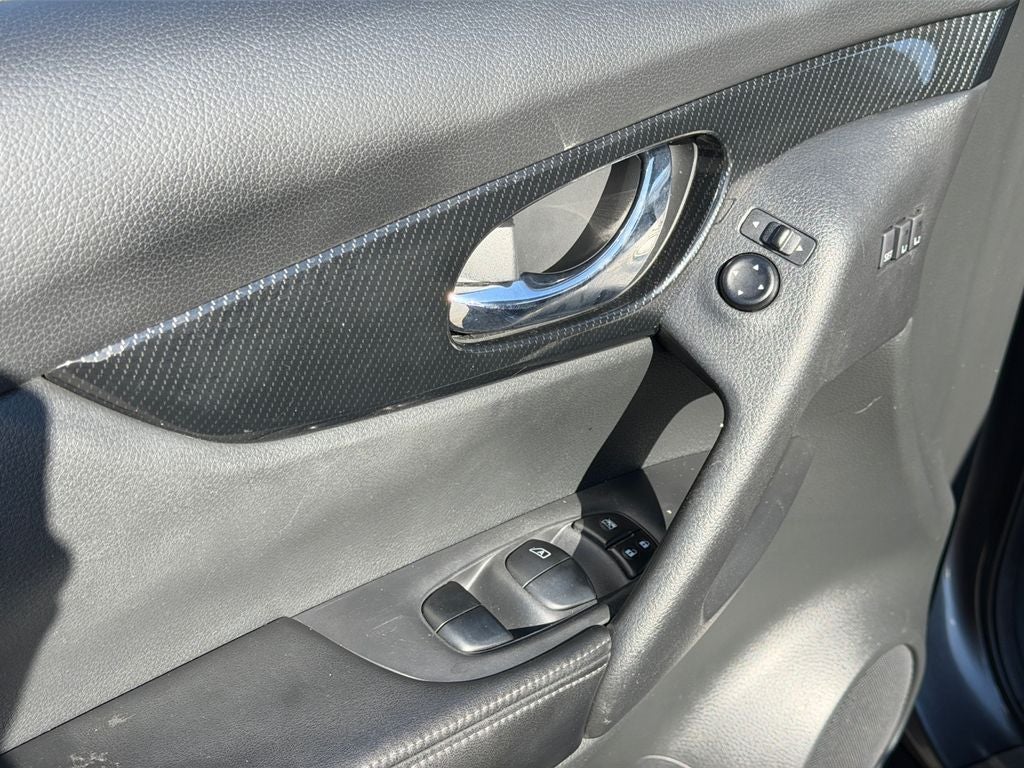 2017 Nissan Rogue SL / Premium Package / AWD