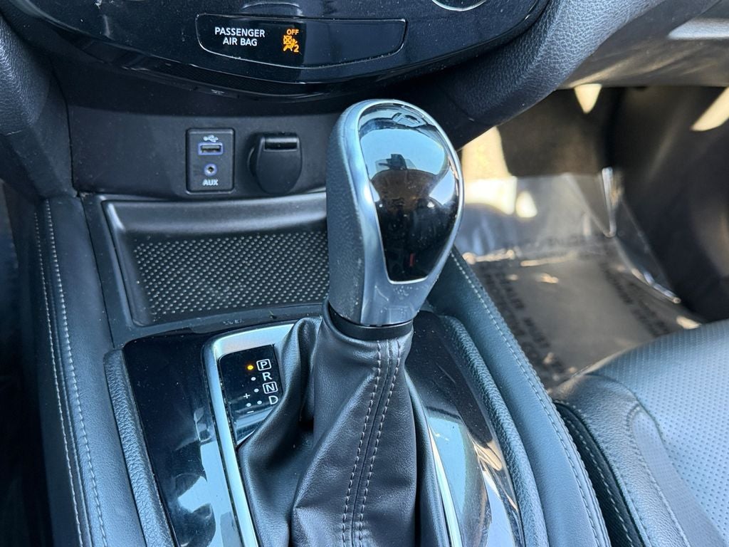 2017 Nissan Rogue SL / Premium Package / AWD