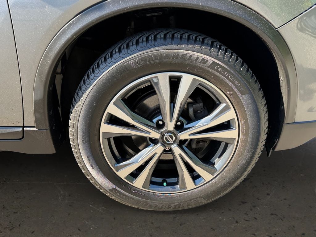2017 Nissan Rogue SL / Premium Package / AWD