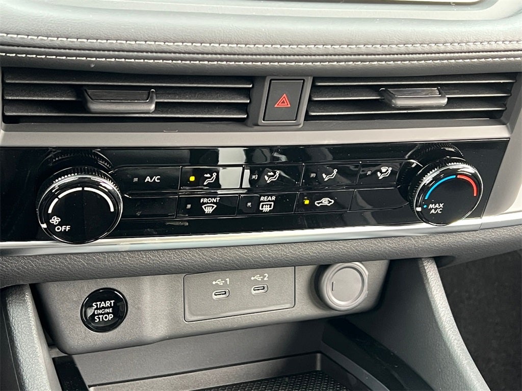 2026 Nissan Rogue S / One Owner / AWD / Splash Guards