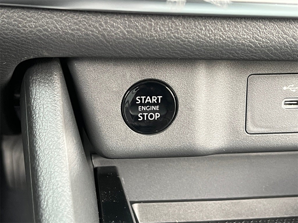 2026 Nissan Rogue S / One Owner / AWD / Splash Guards