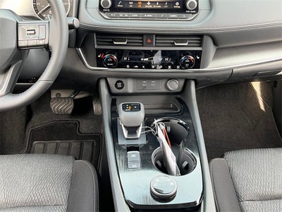 2026 Nissan Rogue SV / Cold Weather