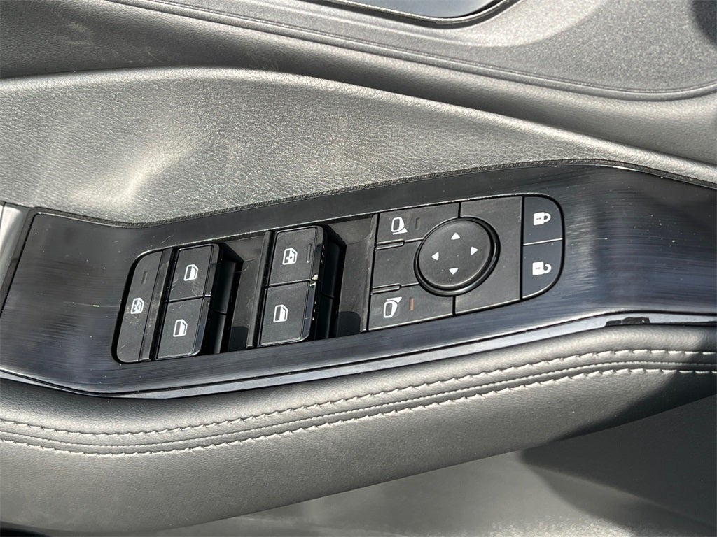 2026 Nissan Rogue SV / Cold Weather