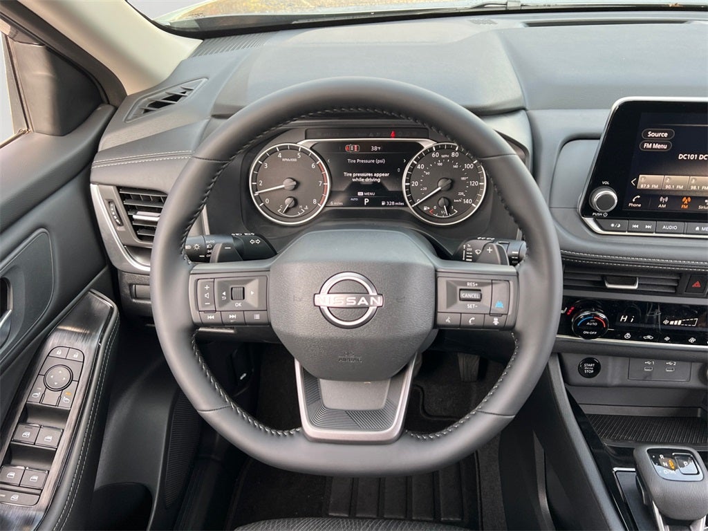 2026 Nissan Rogue SV / Cold Weather