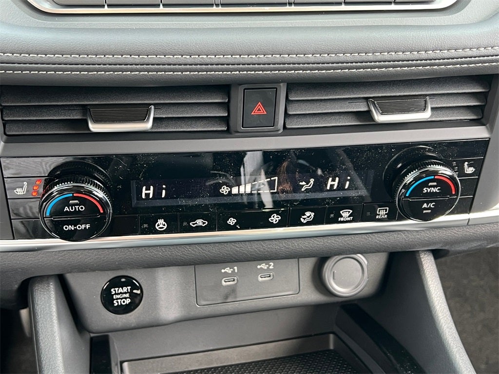 2026 Nissan Rogue SV / Cold Weather