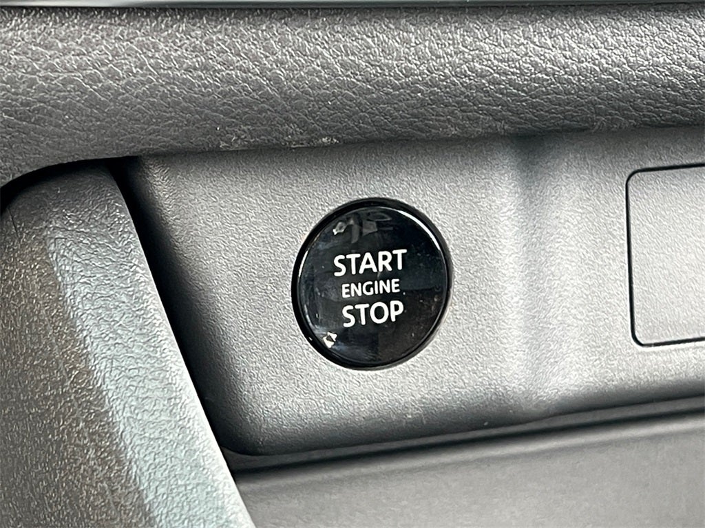 2026 Nissan Rogue SV / Cold Weather