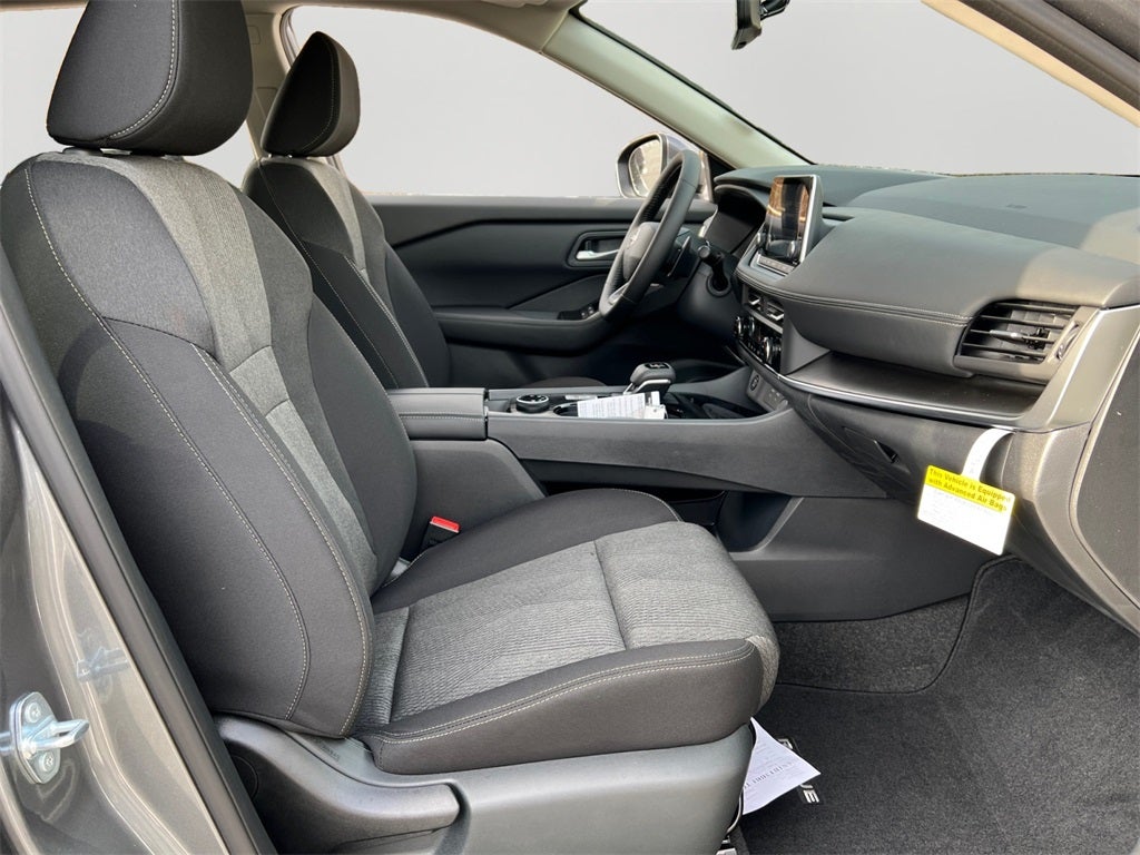 2026 Nissan Rogue SV / Cold Weather