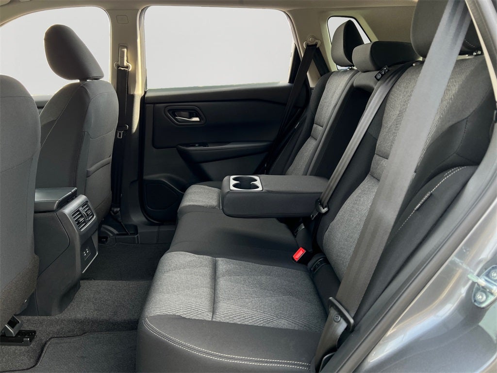 2026 Nissan Rogue SV / Cold Weather