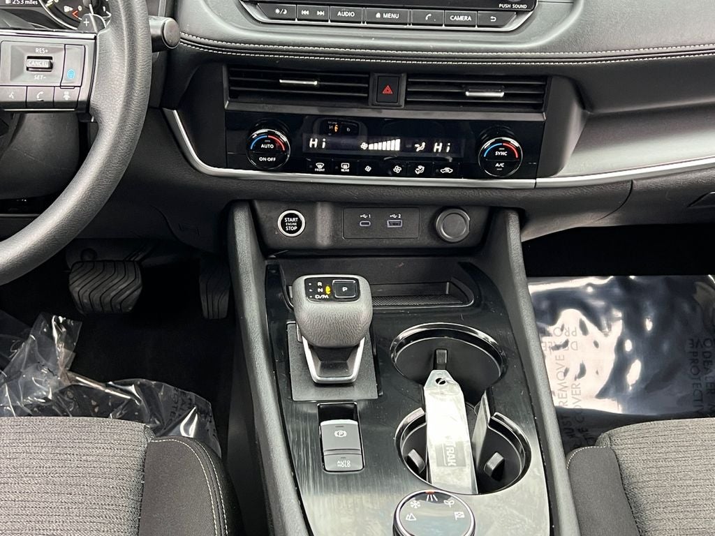 2023 Nissan Rogue SV / One Owner / AWD / Premium Paint / Splash Guards