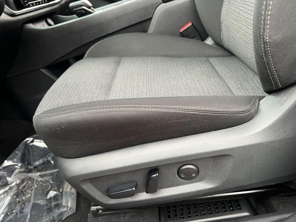 2023 Nissan Rogue SV / One Owner / AWD / Premium Paint / Splash Guards