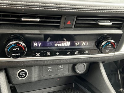 2023 Nissan Rogue SV / One Owner / AWD / Premium Paint / Splash Guards