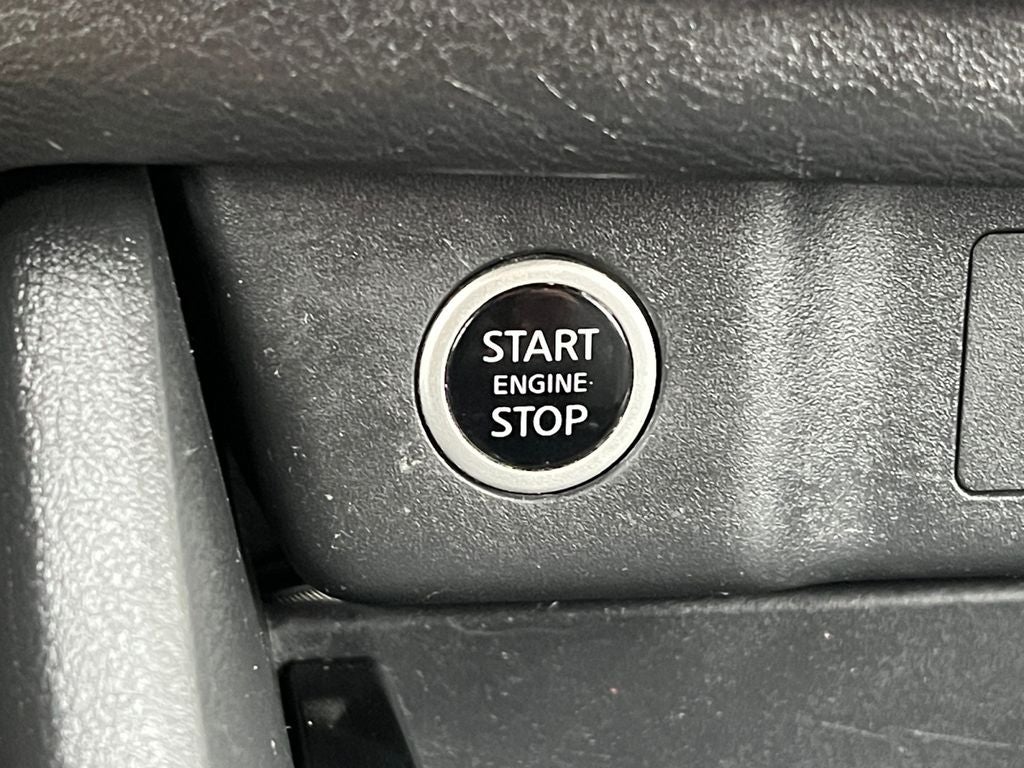 2023 Nissan Rogue SV / One Owner / AWD / Premium Paint / Splash Guards