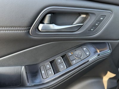 2024 Nissan Rogue SL / One Owner