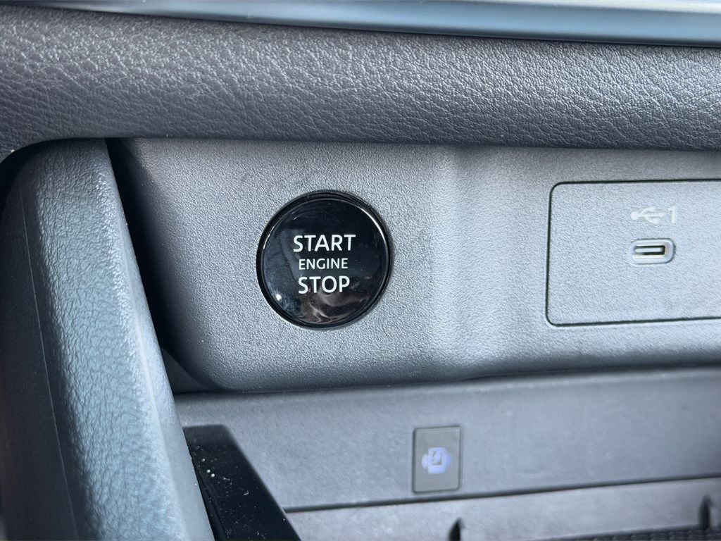 2024 Nissan Rogue SL / One Owner