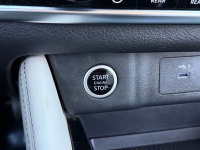 2023 Nissan Rogue SL / One Owner / Premium Package / AWD /